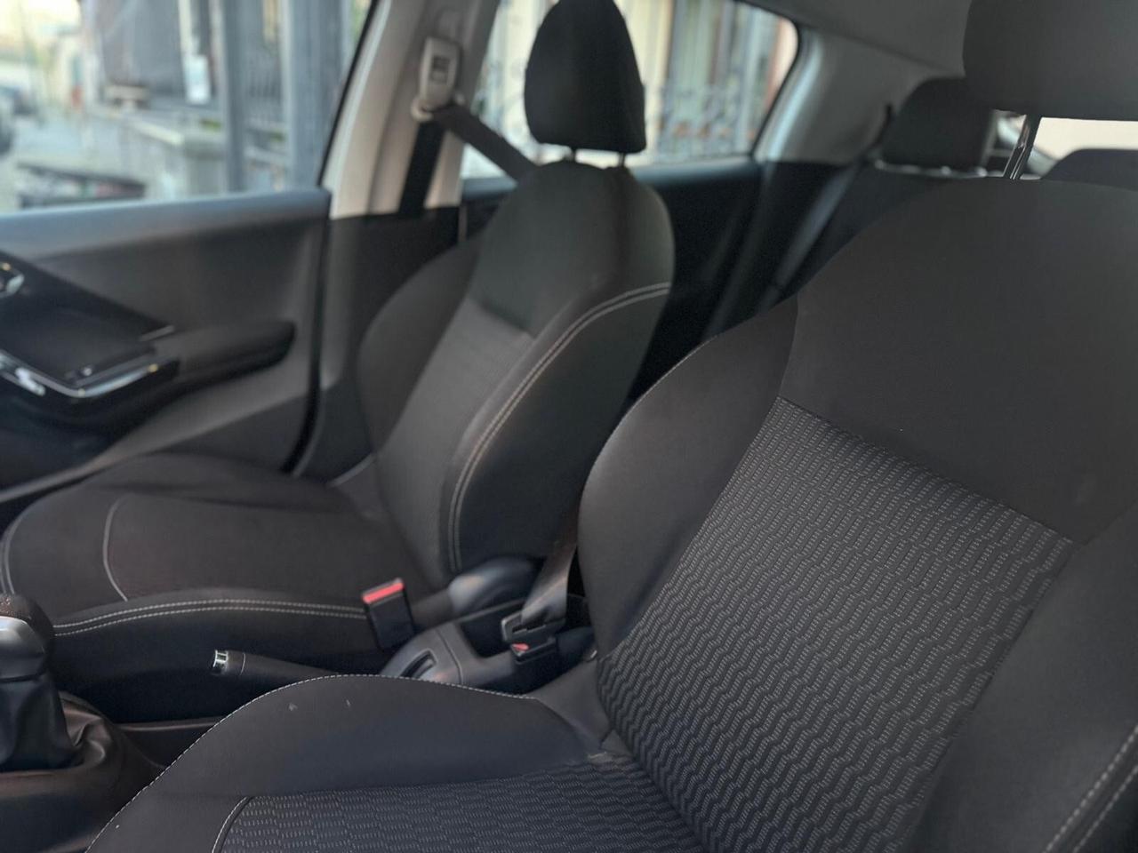 Peugeot 208 PureTech 82 5p. GPL Allure