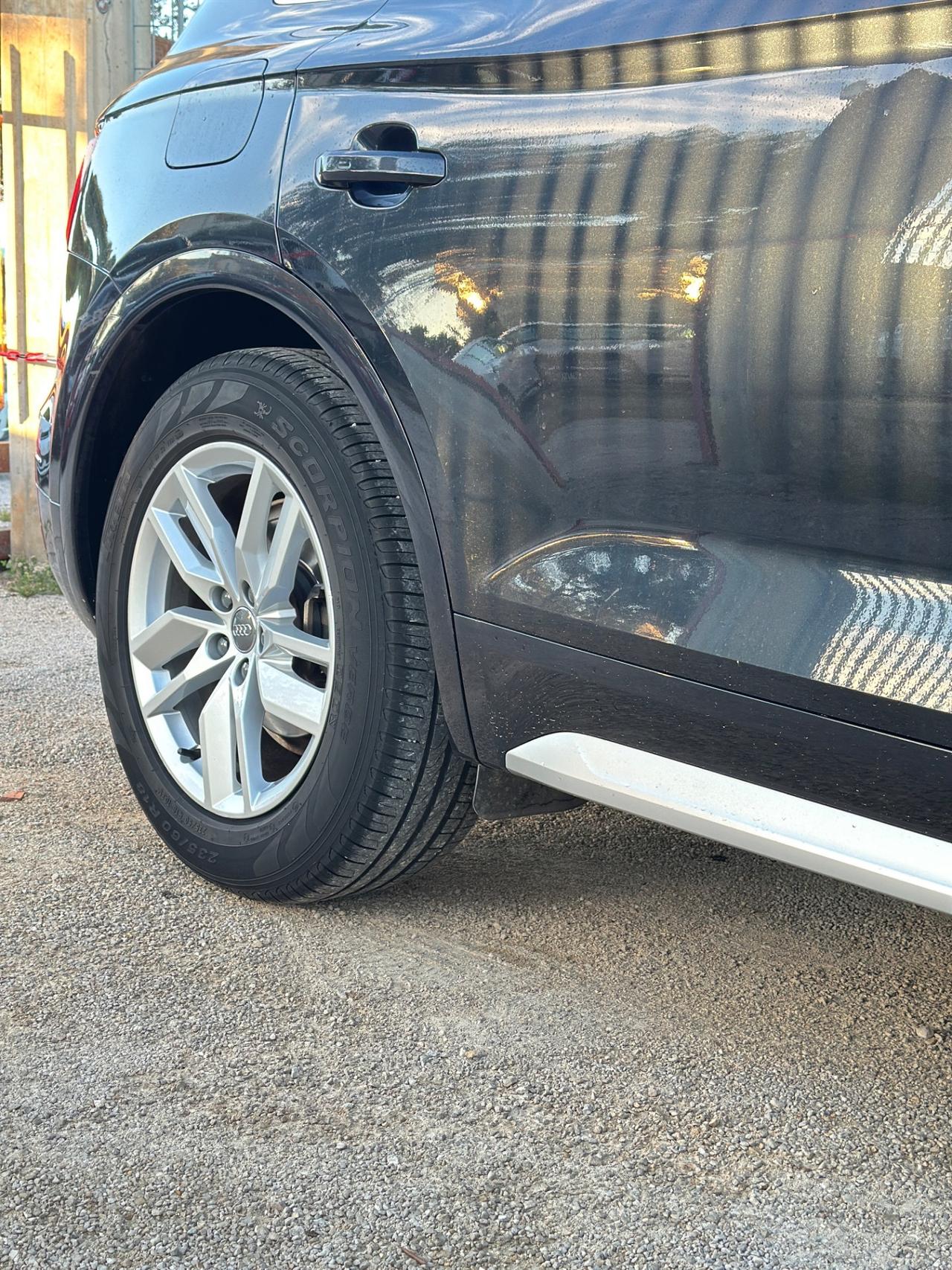 Audi Q5 2.0 TDI 150 CV Design-2017 LED/PELLE/18"