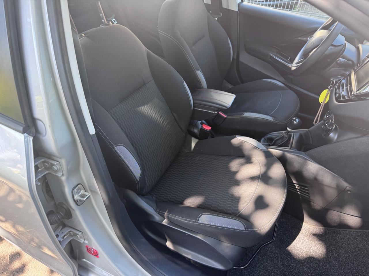 Peugeot 208 1.2 benzina neopaten garanzia 12 mesi