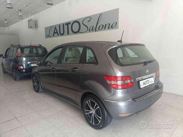 MERCEDES-BENZ B 180 CDI Executive