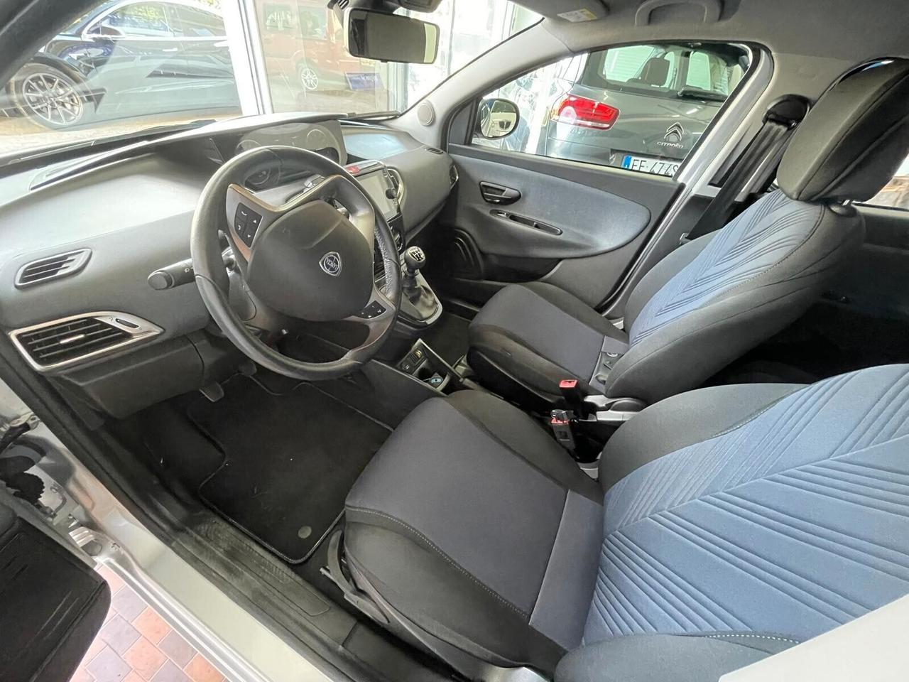 Lancia Ypsilon 1.0 FireFly 5 porte S&S Hybrid Ecochic Gold