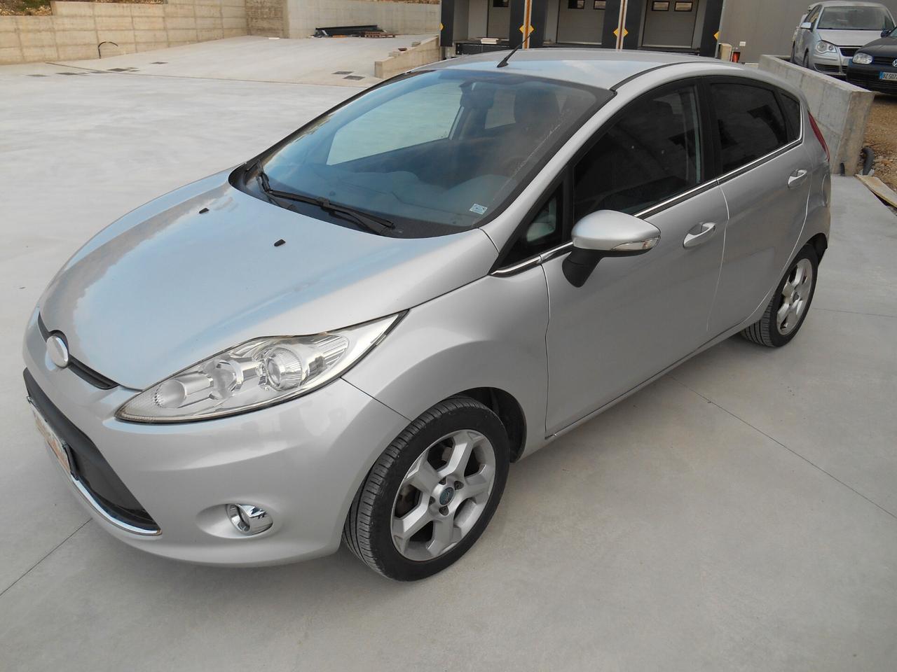Ford Fiesta 1.4 5 porte Bz.- GPL Titanium ok Neopatentati