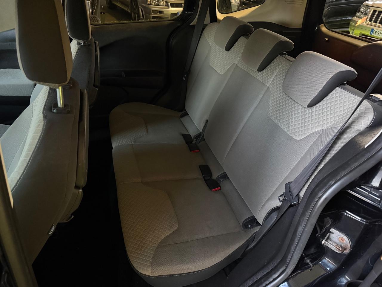 Ford Tourneo Courier 1.6 TDCI 95 CV Titanium -5posti-