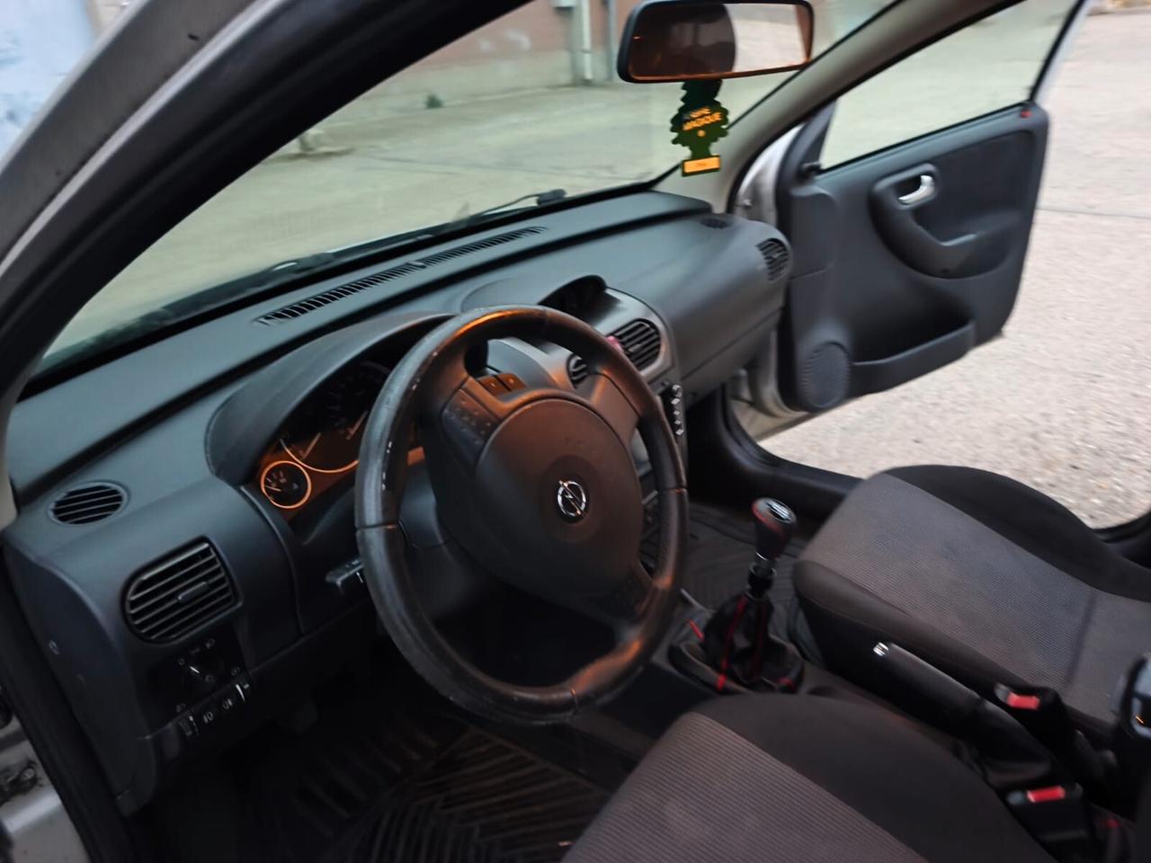 Opel Corsa 2005---1.2 Benzina Neopatentati