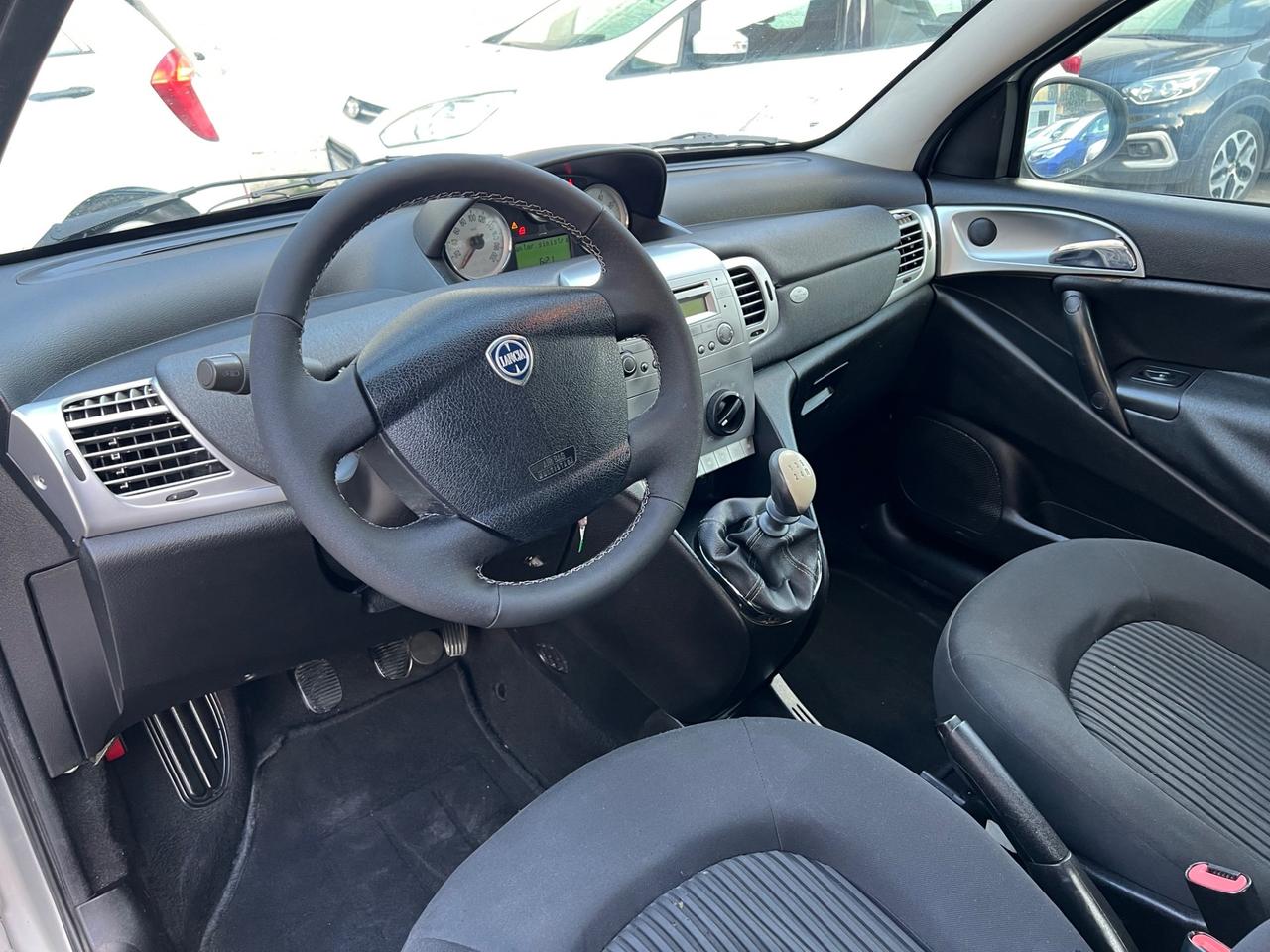 Lancia Ypsilon 1.2 Benzina Per neo patentato