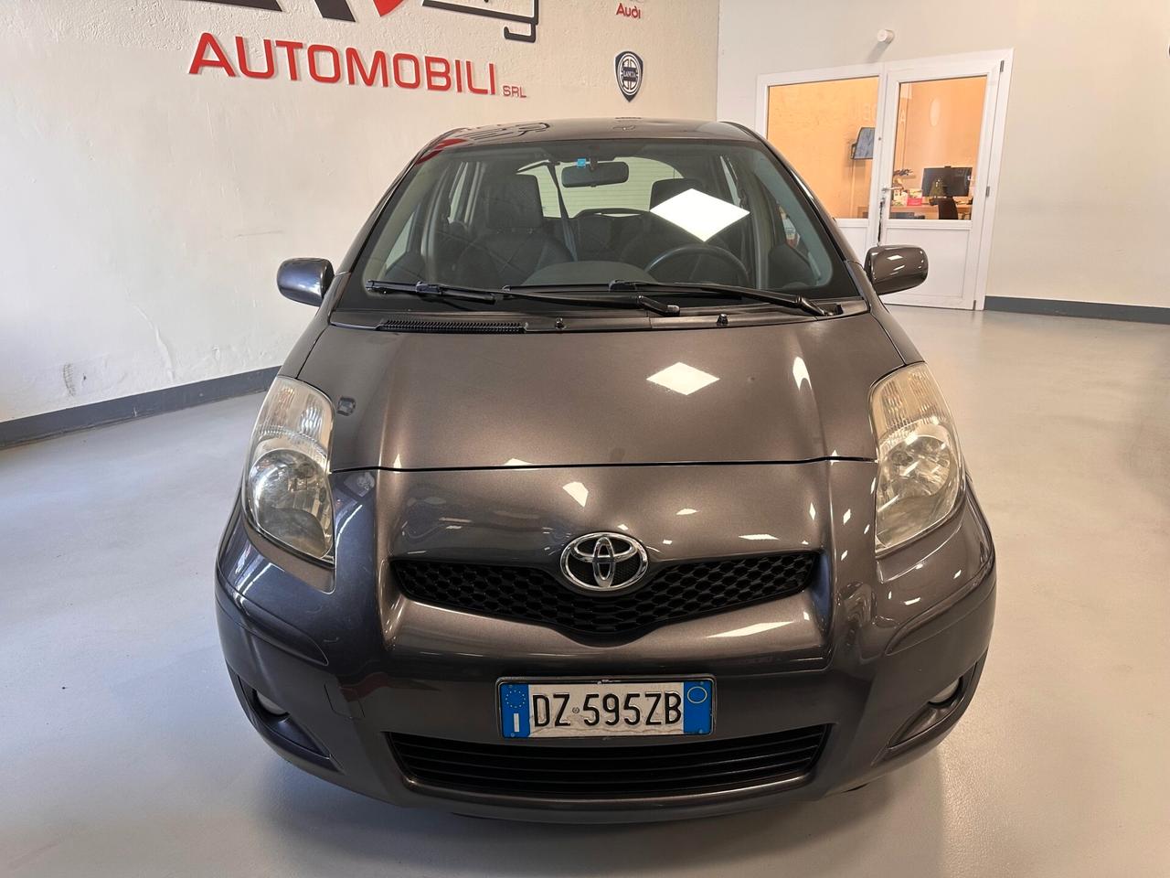 TOYOTA YARIS 1.3 BENZINA 5 PORTE AUTOMATICA