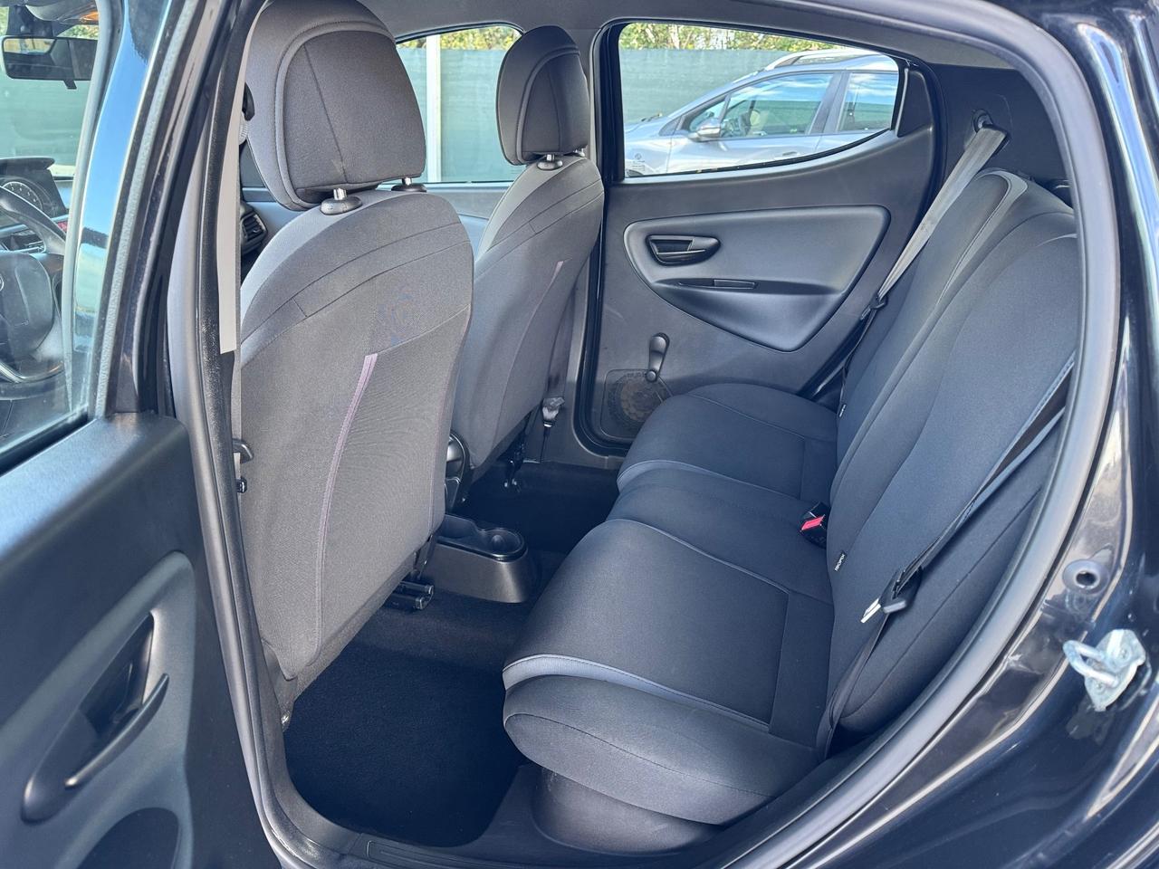 Lancia Ypsilon 0.9 TwinAir 85 CV 5 porte Metano Ecochic Platinum