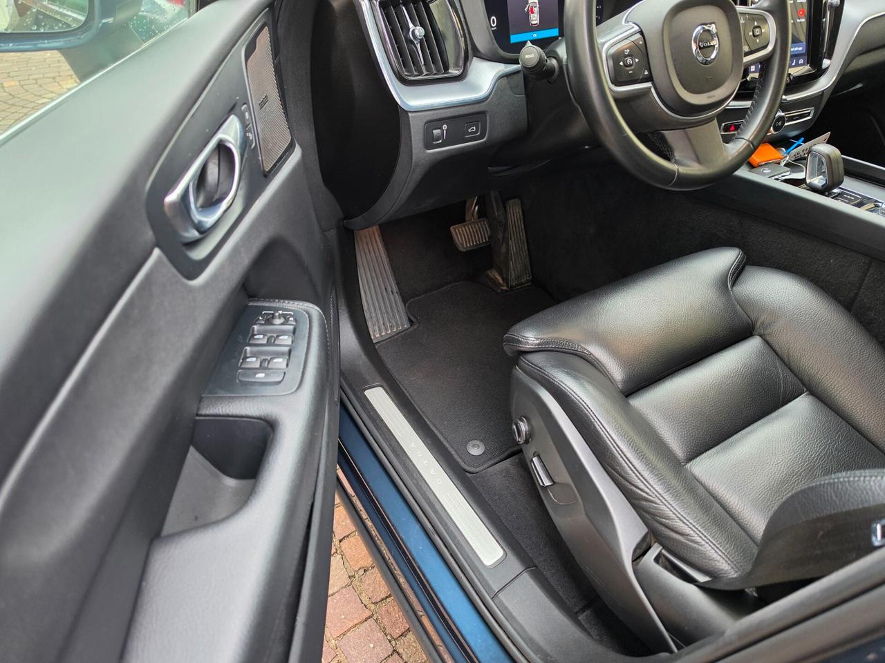 Volvo XC 60 XC60 B4 (d) AWD Geartronic Momentum Pro