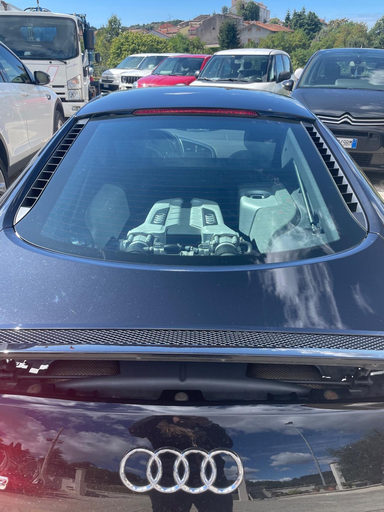 Audi R8 4.2 V8 FSI quattro R tronic