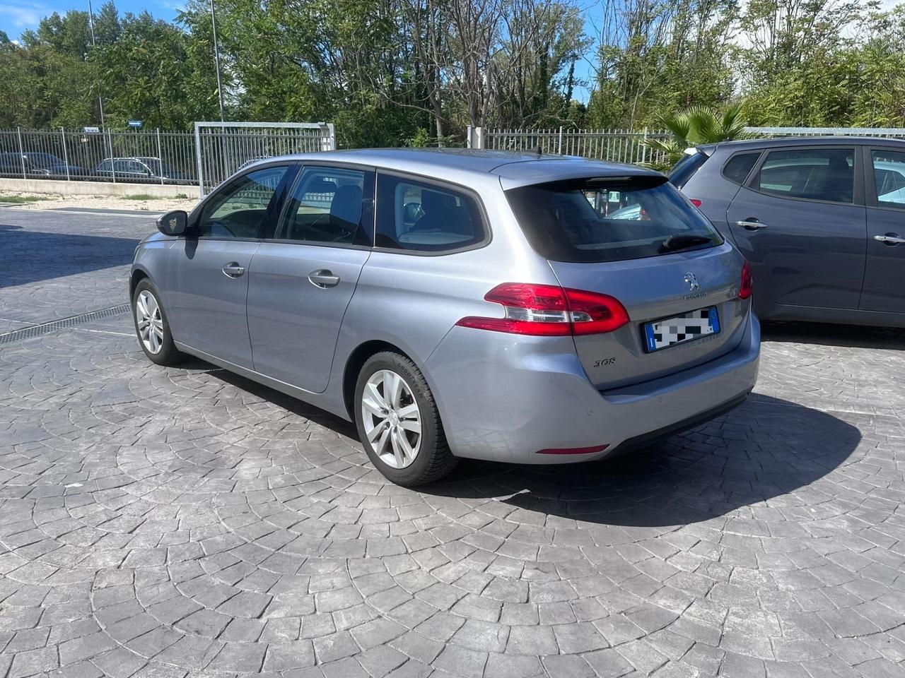 Peugeot 308 BlueHDi 130 S&S Business