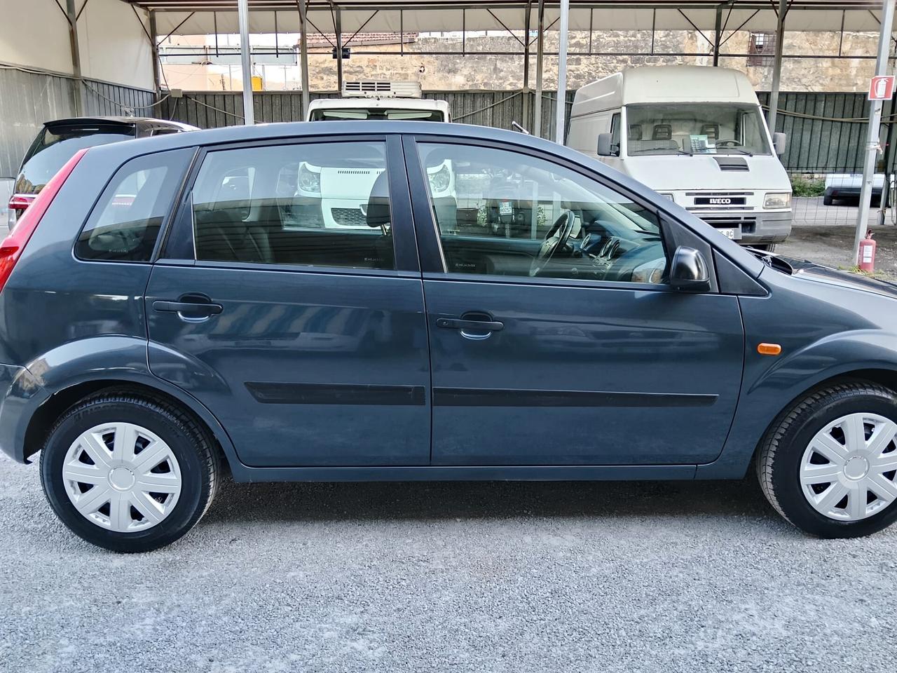 Ford Fiesta 1.2 16V 5p. Manutenzione completa