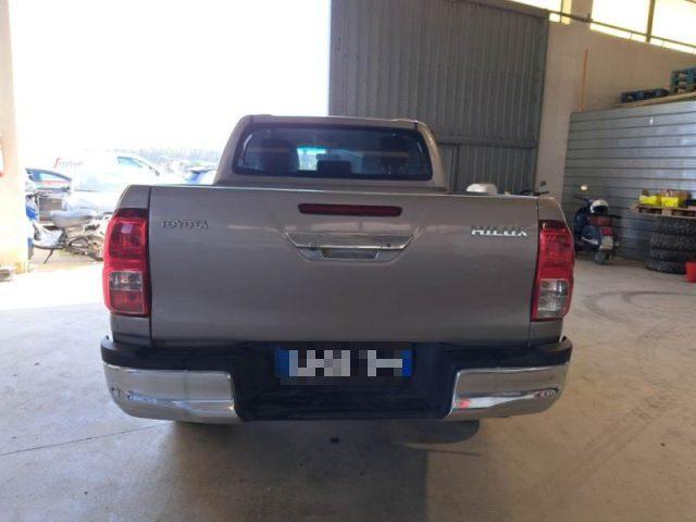 TOYOTA Hilux 2.4 D-4D 4WD 4 porte Double Cab Lounge