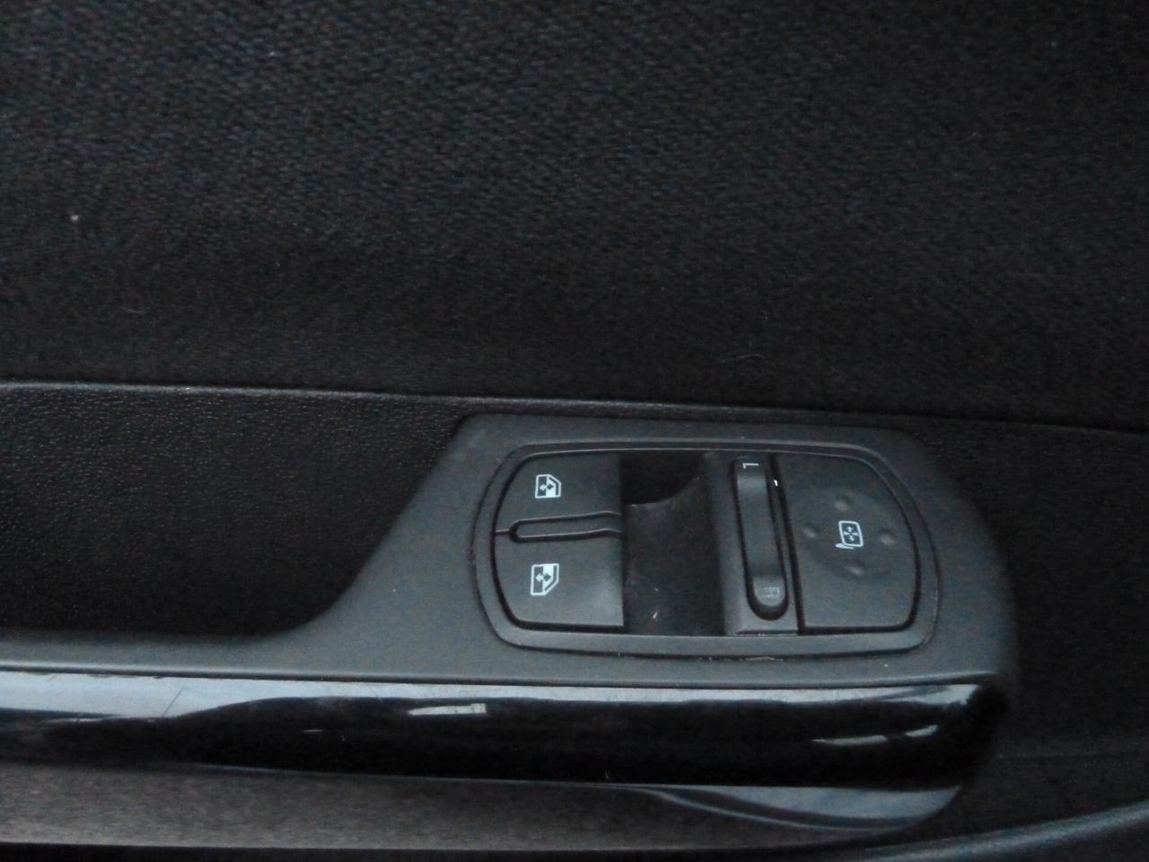 Opel Corsa 1.2 3 porte Club Ok Neopatentati