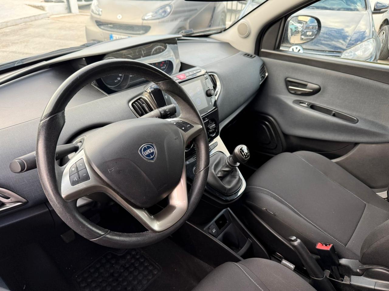 Lancia Ypsilon 1.0 FireFly 5 porte 70 CV S&S Hybrid Ecochic Gold