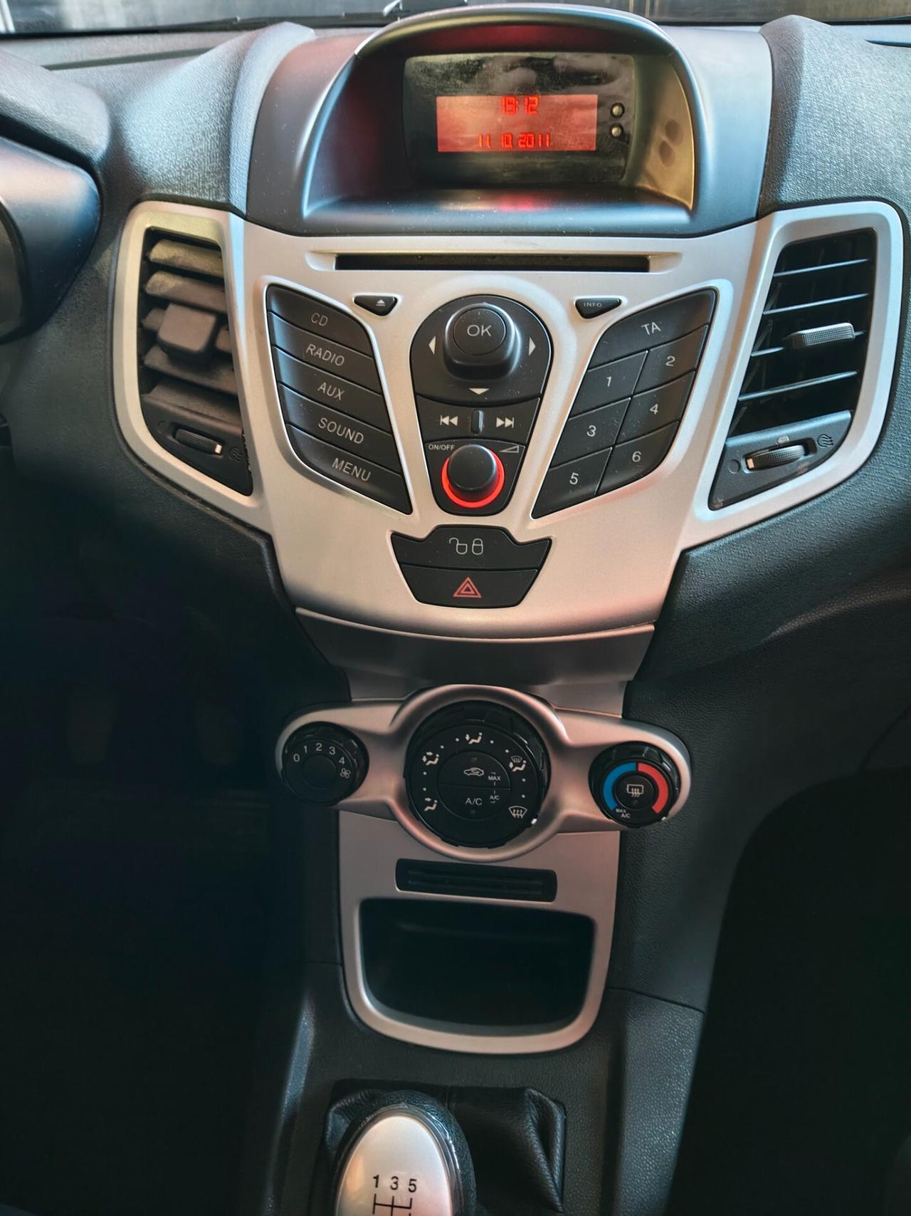 Ford Fiesta Titanium UNIPRO!!!!