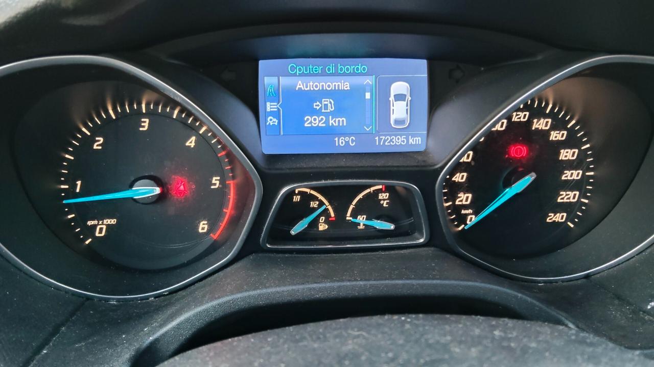 Ford Focus 1.6 TDCi con gancio traino