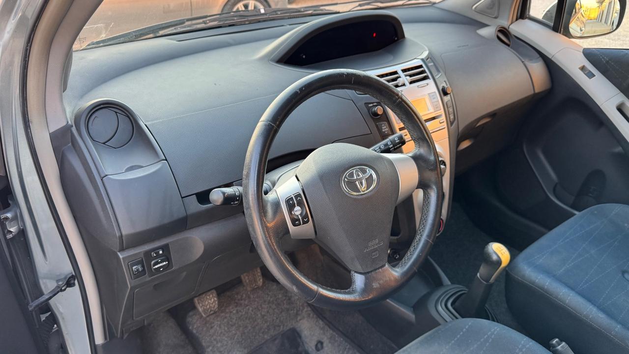 Toyota Yaris 1.0 5 porte Sol