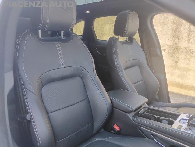 JAGUAR F-Pace 2.0 250 CV AWD aut. R-Dynamic Black.PANORAMA