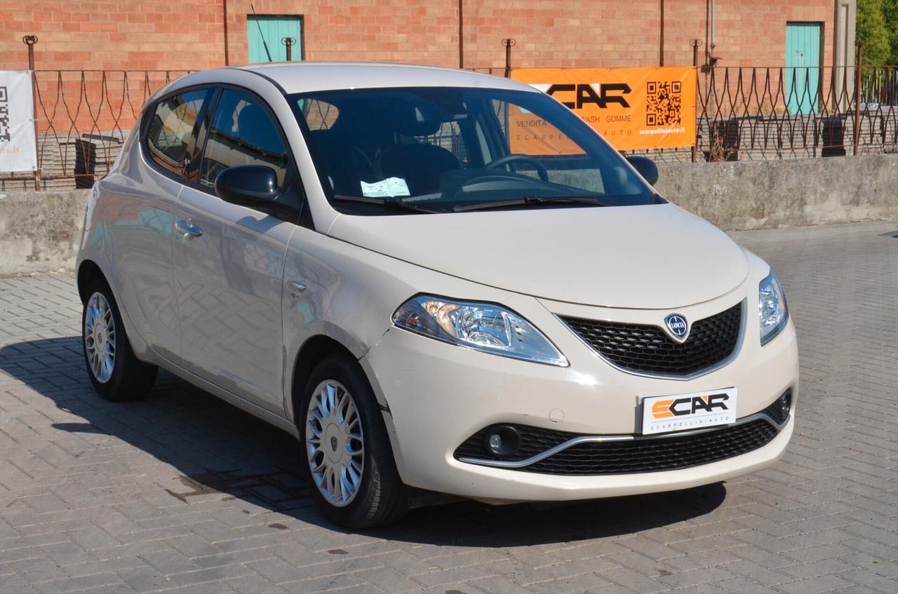 Lancia Ypsilon 1.2 69 CV 5 porte Gold