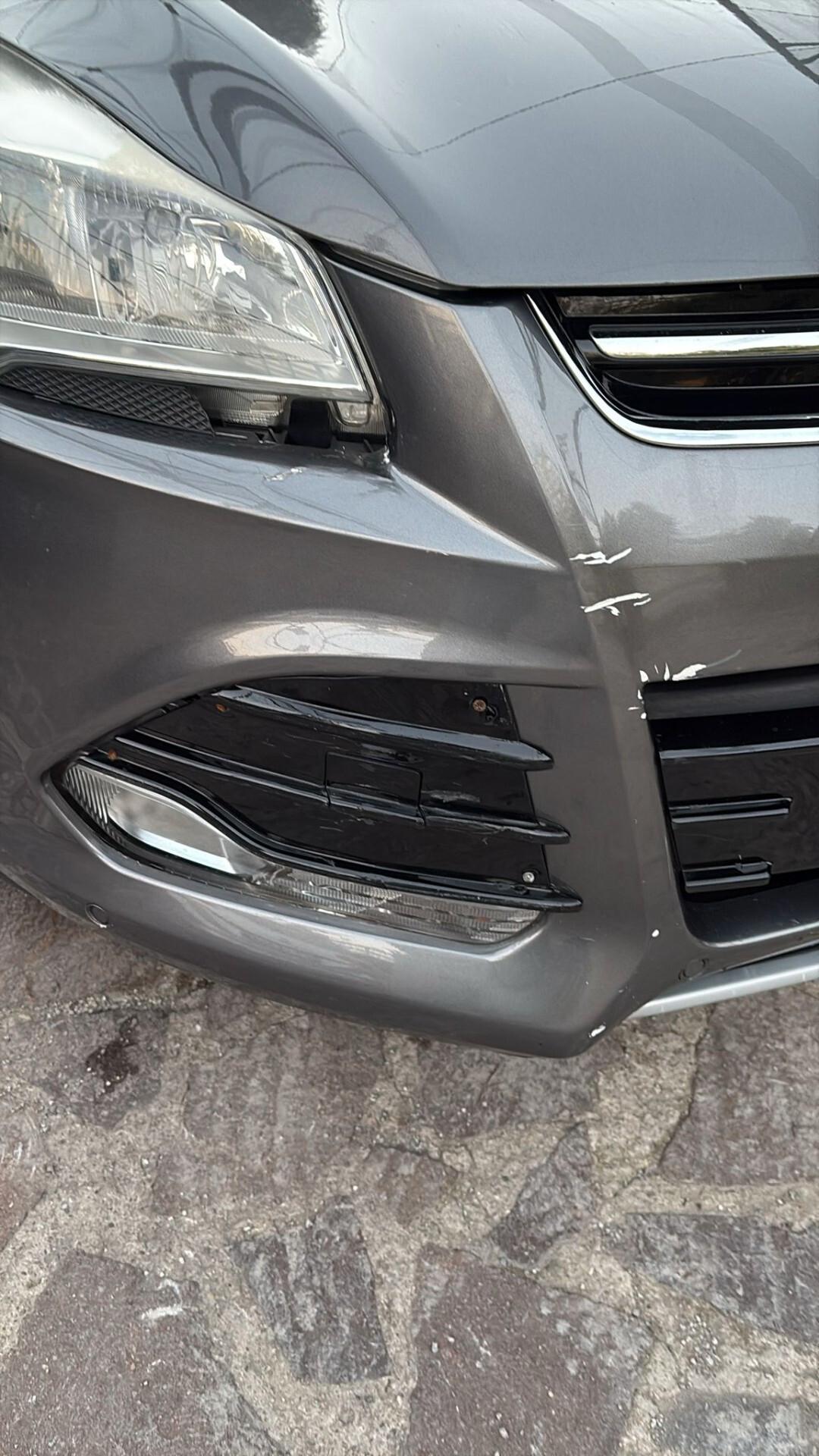 Ford Kuga 2.0 TDCI 140 CV 4WD Powershift Titanium