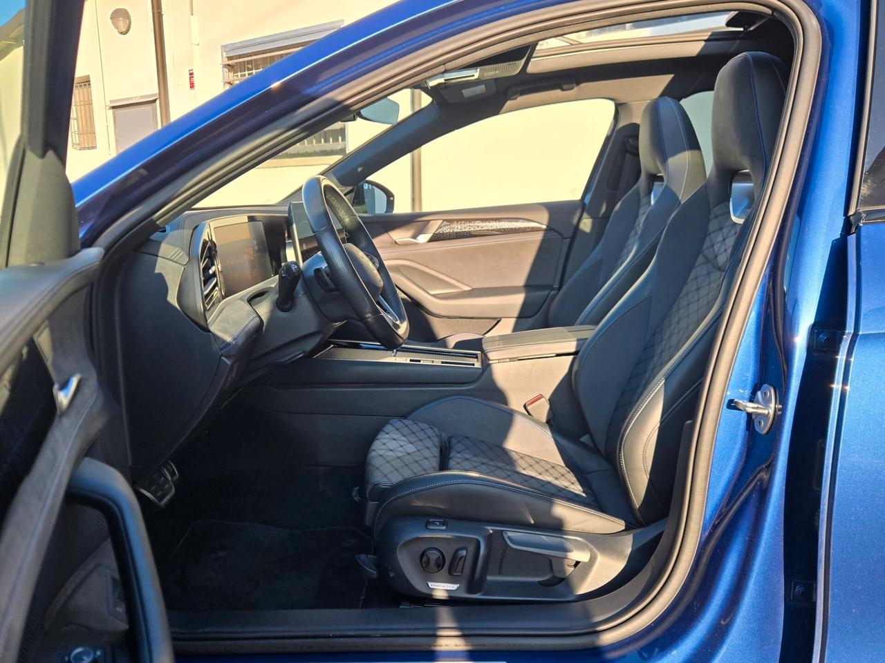 Volkswagen Passat 2.0 TDI 150 CV SCR DSG R-Line