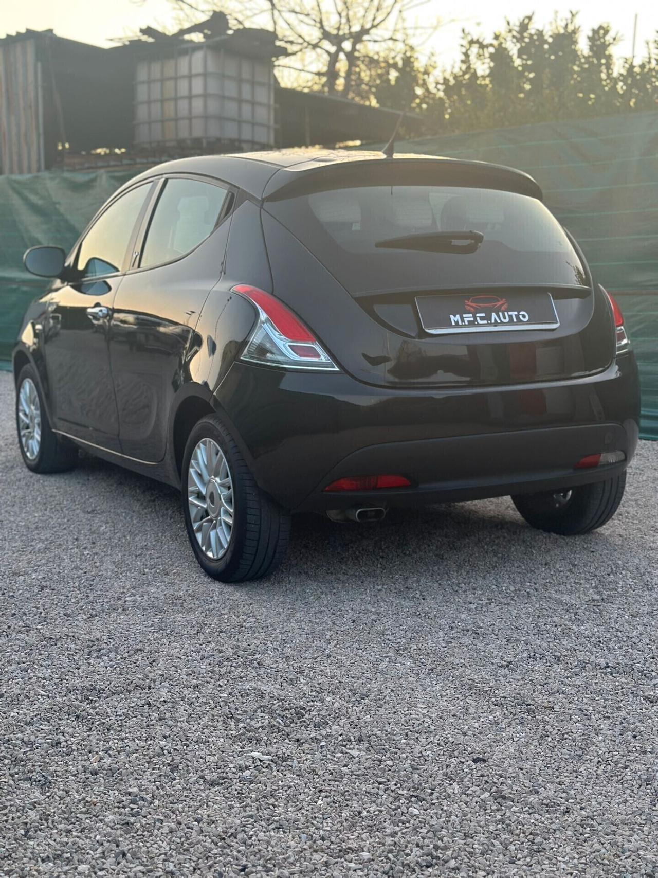 Lancia Ypsilon Platinim ! 2015 1.2 Benz/Gpl