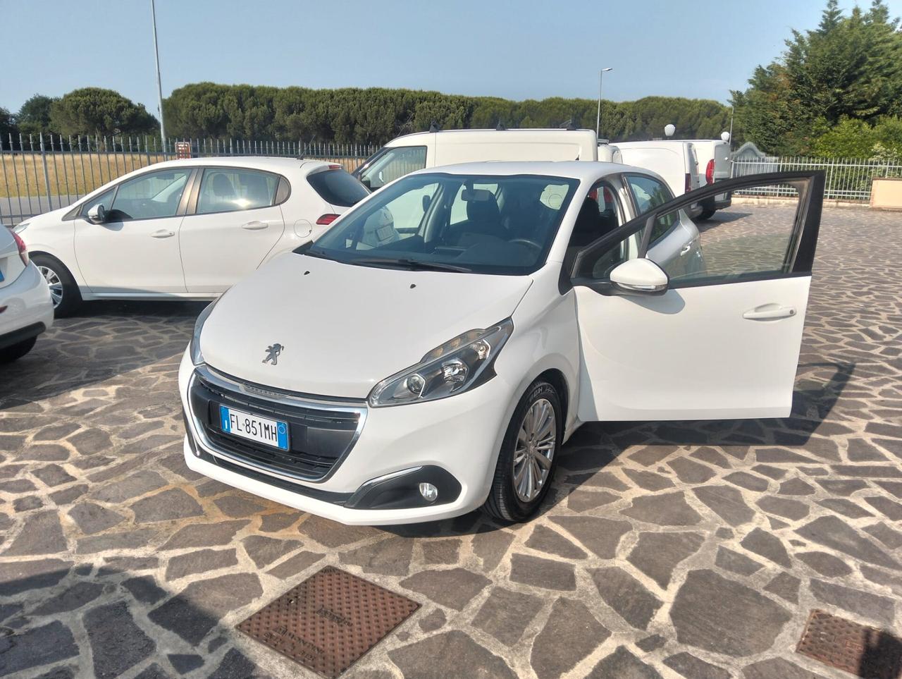 Peugeot 208 PureTech 82 5 porte Allure