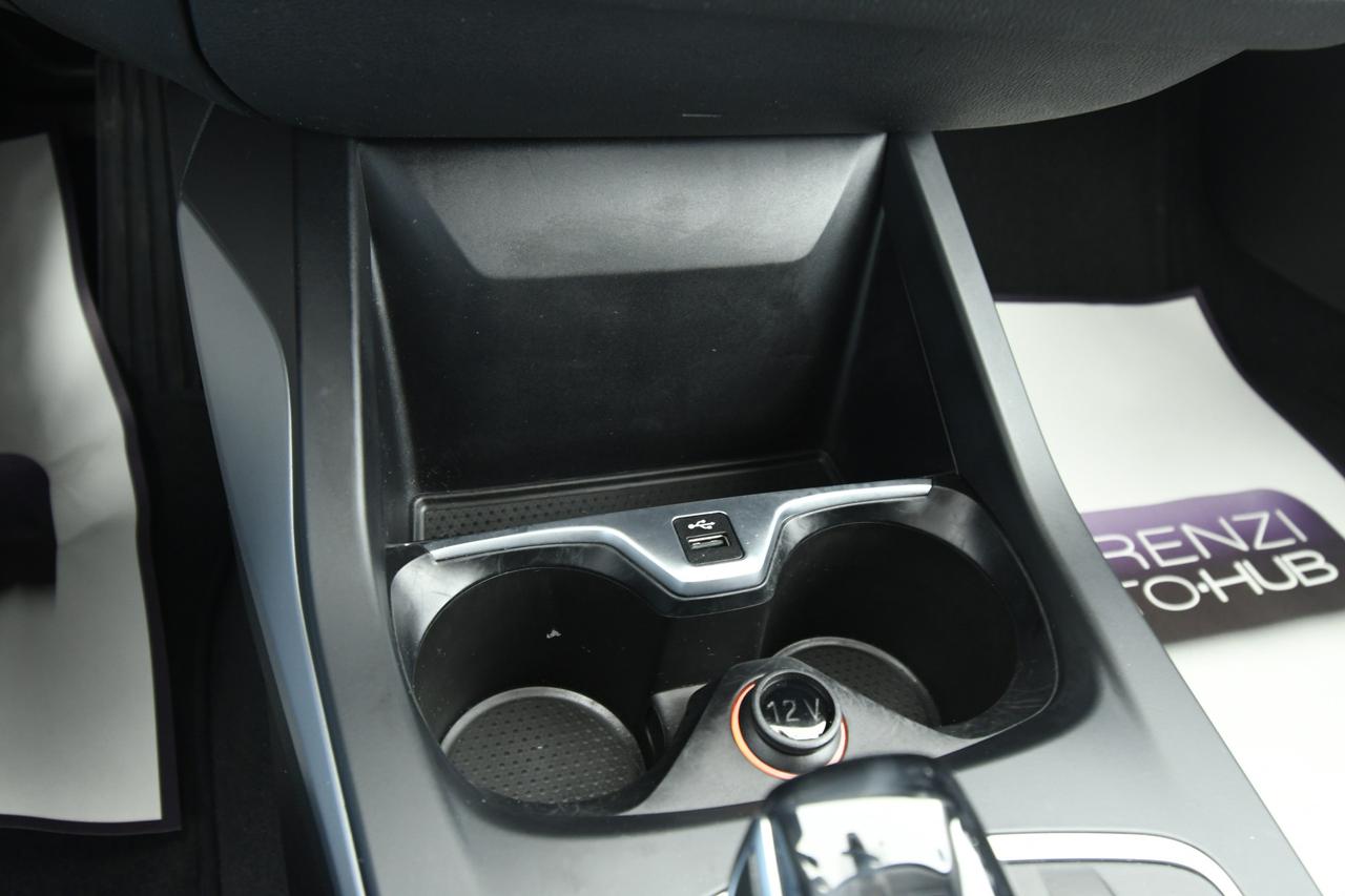 BMW 116d Business Advantage auto APPLE CARPLAY+NEOPATENTATI