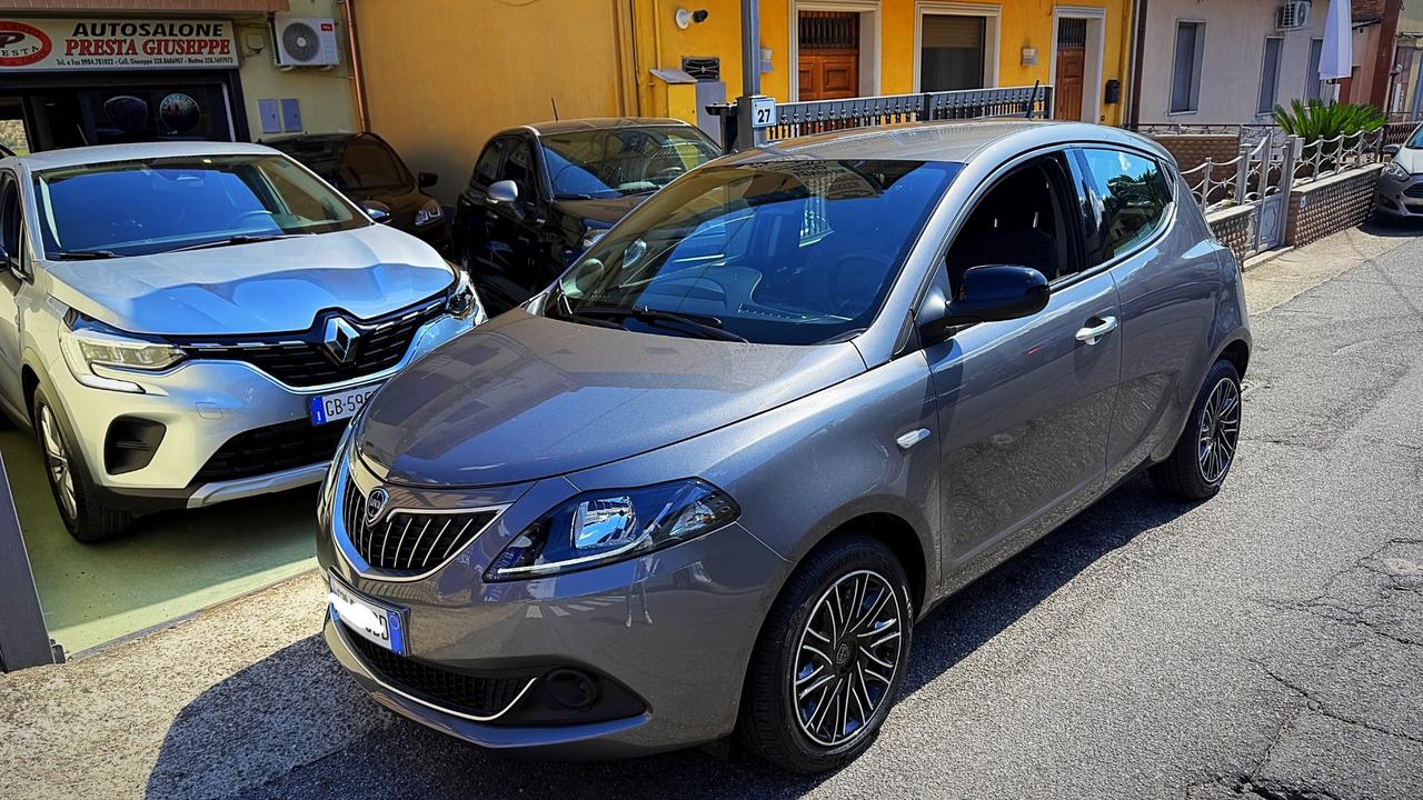 Lancia Ypsilon 1.0 Hybrid Silver - 12/2022