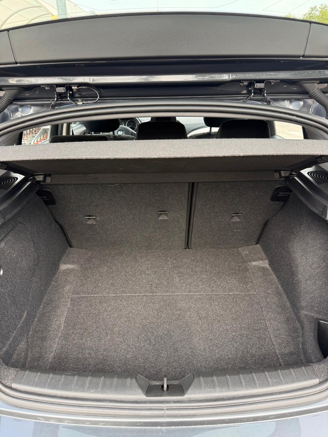 Bmw 118 118d 5p. Unique