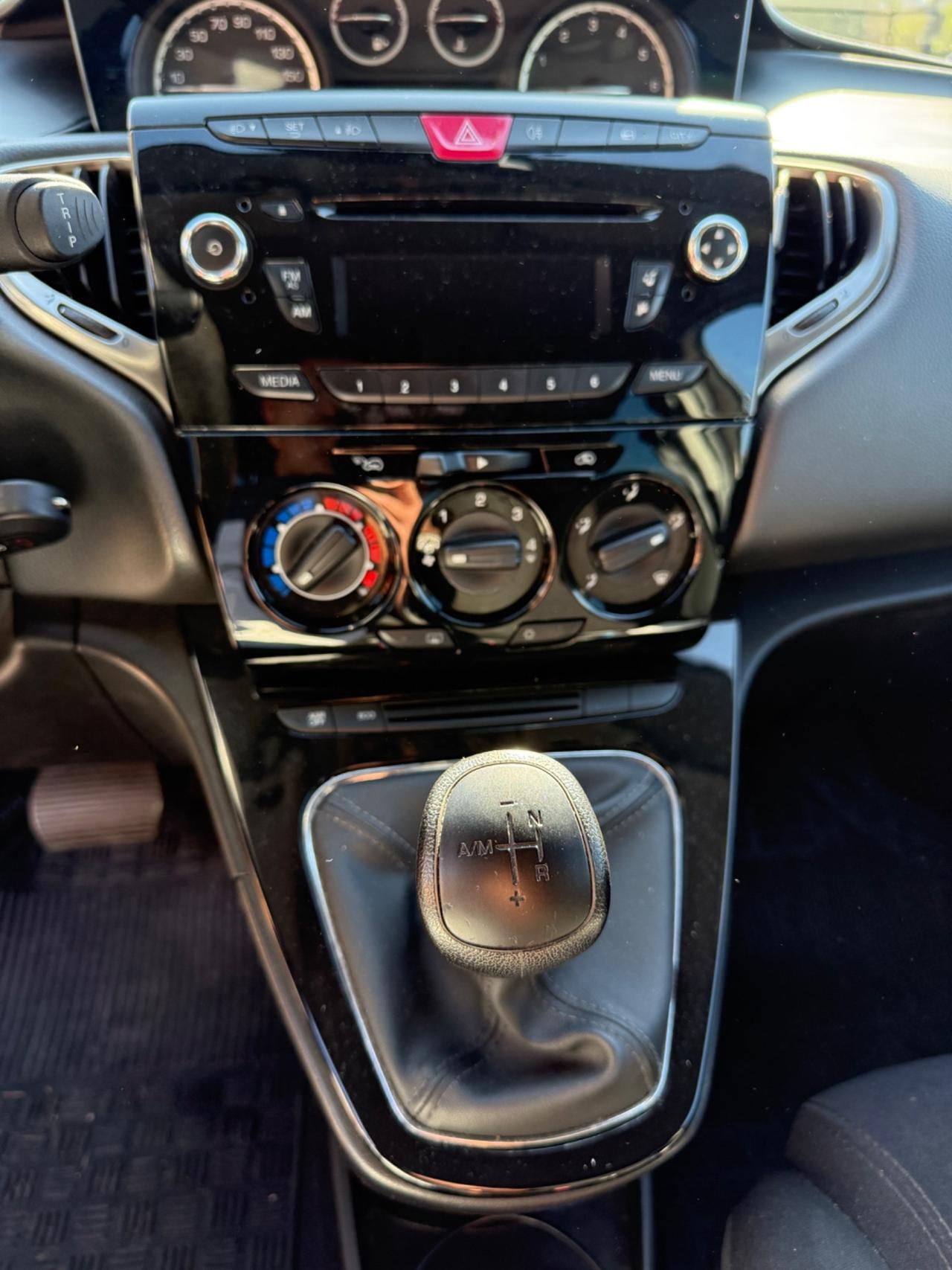 Lancia Ypsilon 0.9 TwinAir 85 CV 5 porte S&S Silver