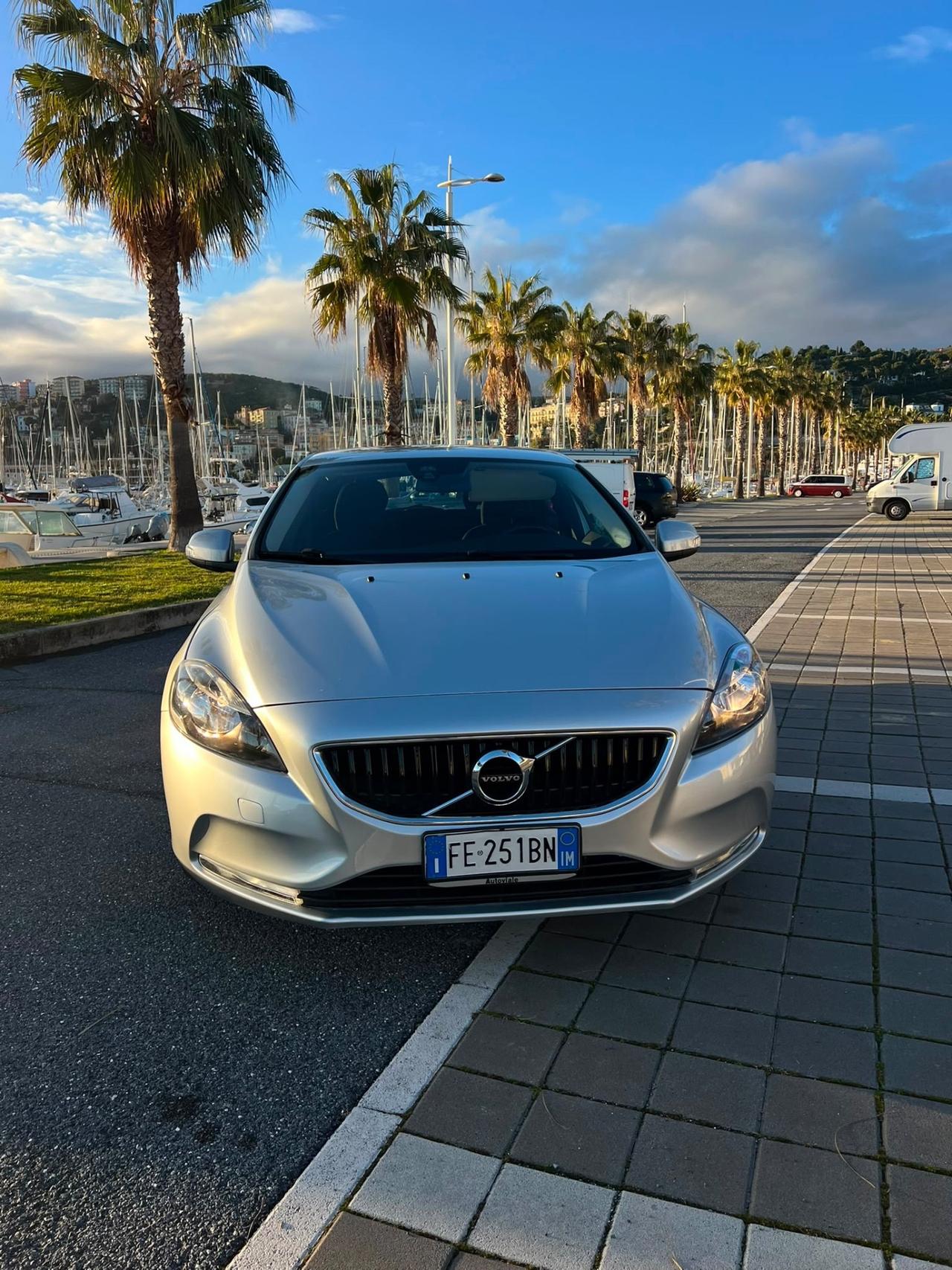 Volvo V40 D2 R-design Momentum