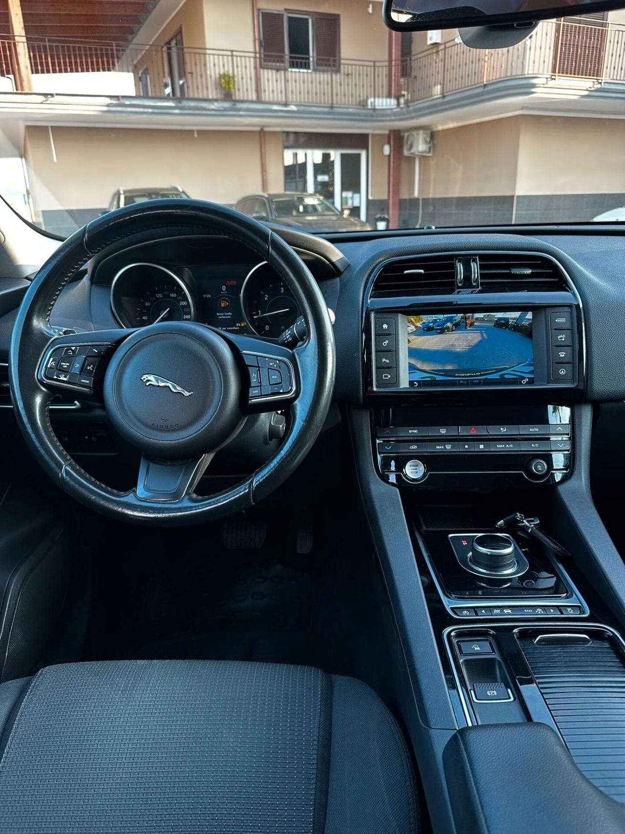 Jaguar F-Pace 2.0 D 180 CV AWD Portfolio