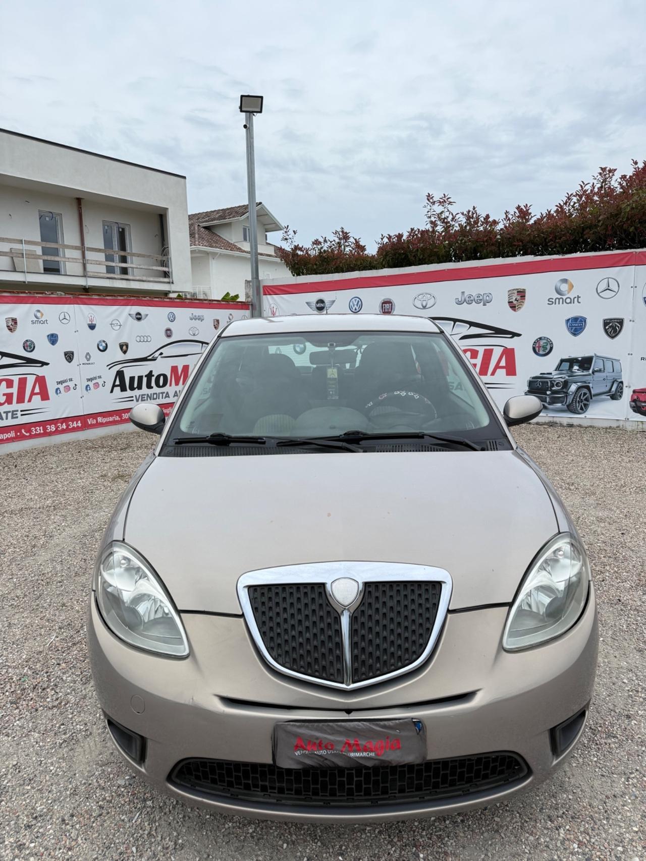 Lancia Ypsilon 1.3 MJT 75 CV Platino