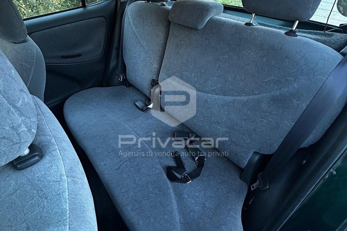 TOYOTA Yaris 1.0i 16V cat 5 porte