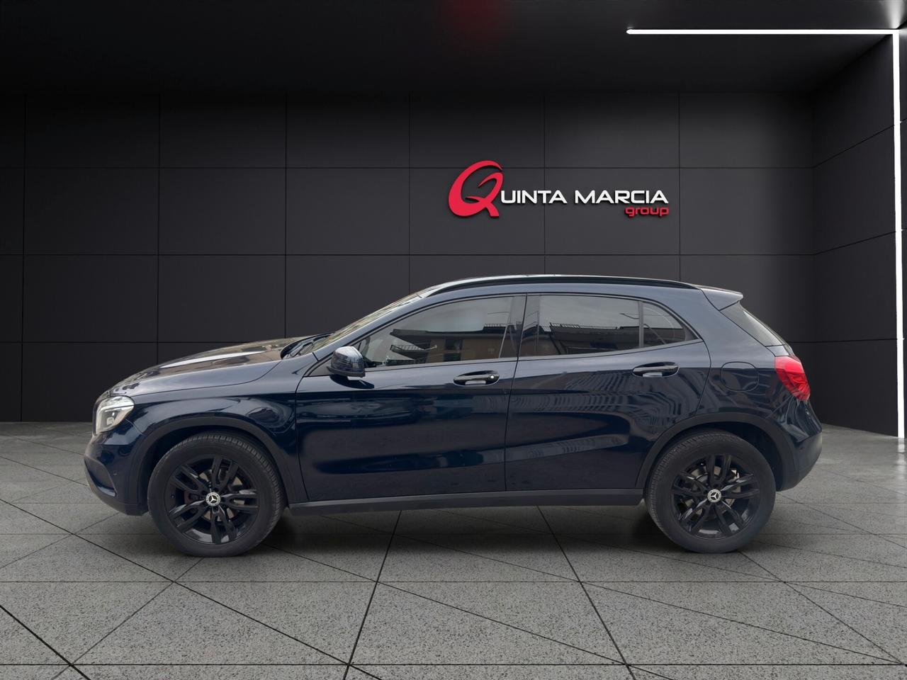 Mercedes-Benz GLA 200d SPORT AUTOMRETROCAMCARPLAY