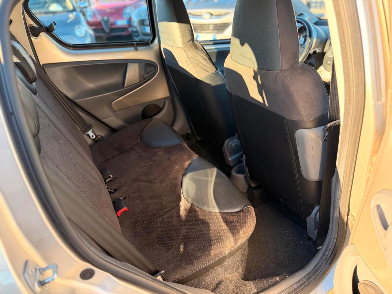 Toyota Aygo 1.0 12V VVT-i 5 porte Sol