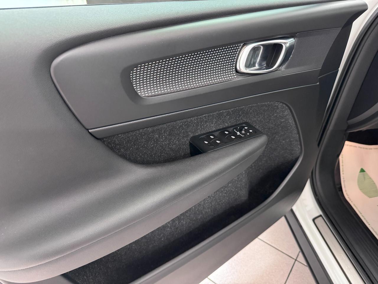 VOLVO XC40 2.0D 190cv GEARTRONIC 4WD R-DESIGN