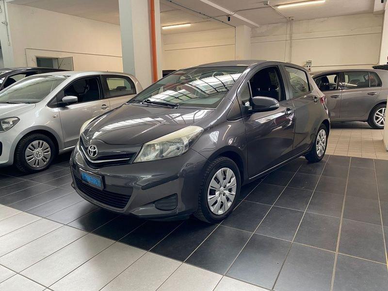 Toyota Yaris Yaris 1.0 5 porte Lounge - OK NEOPATENTATI - CATENA DI DISTR - GOMME 4 STAG