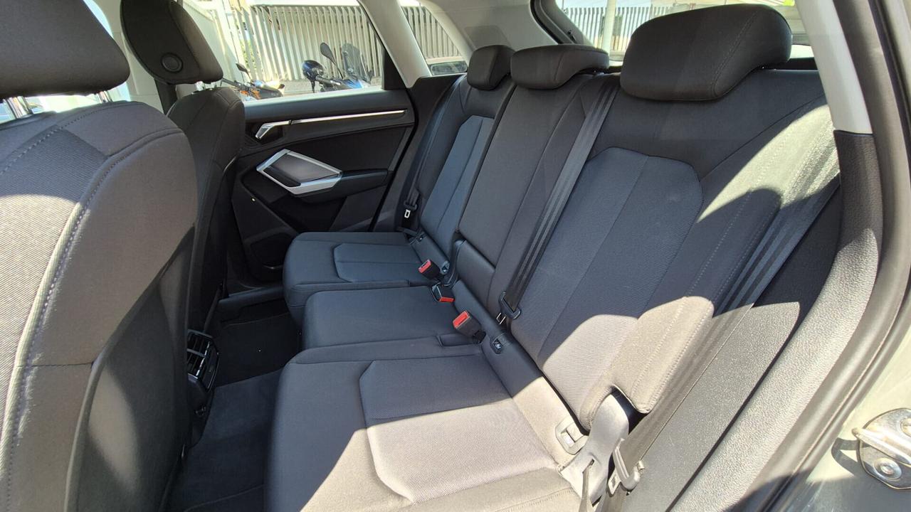 Audi Q3 35 TDI S tronic Business