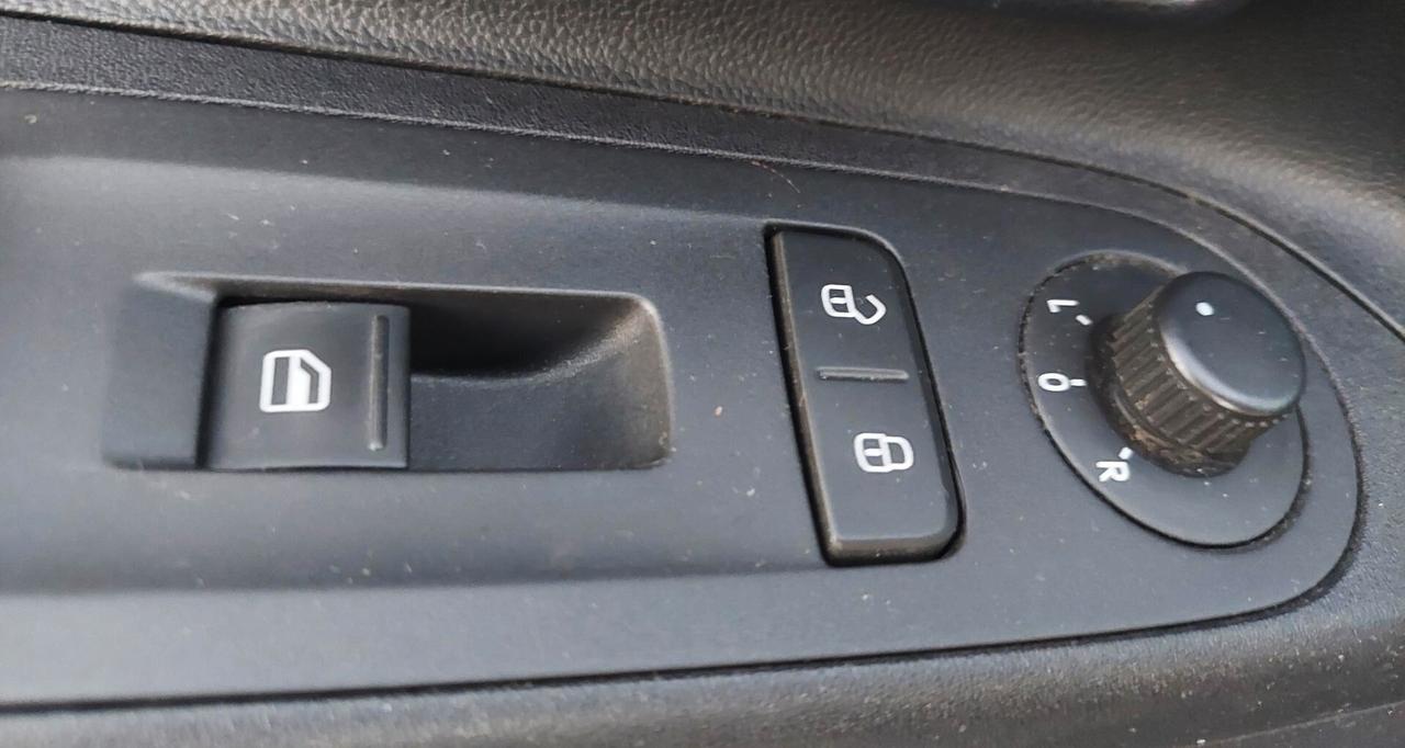 VOLKSWAGEN UP- NEOPATENTATI- UNICO PROPRIETARIO