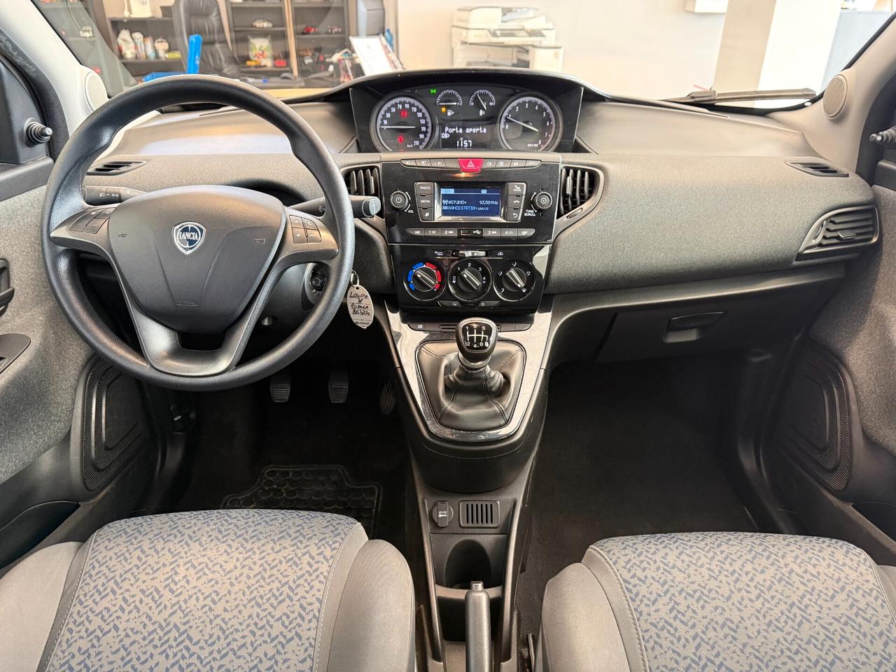 Lancia Ypsilon 1.0 FireFly 5 porte S&S Hybrid Silver