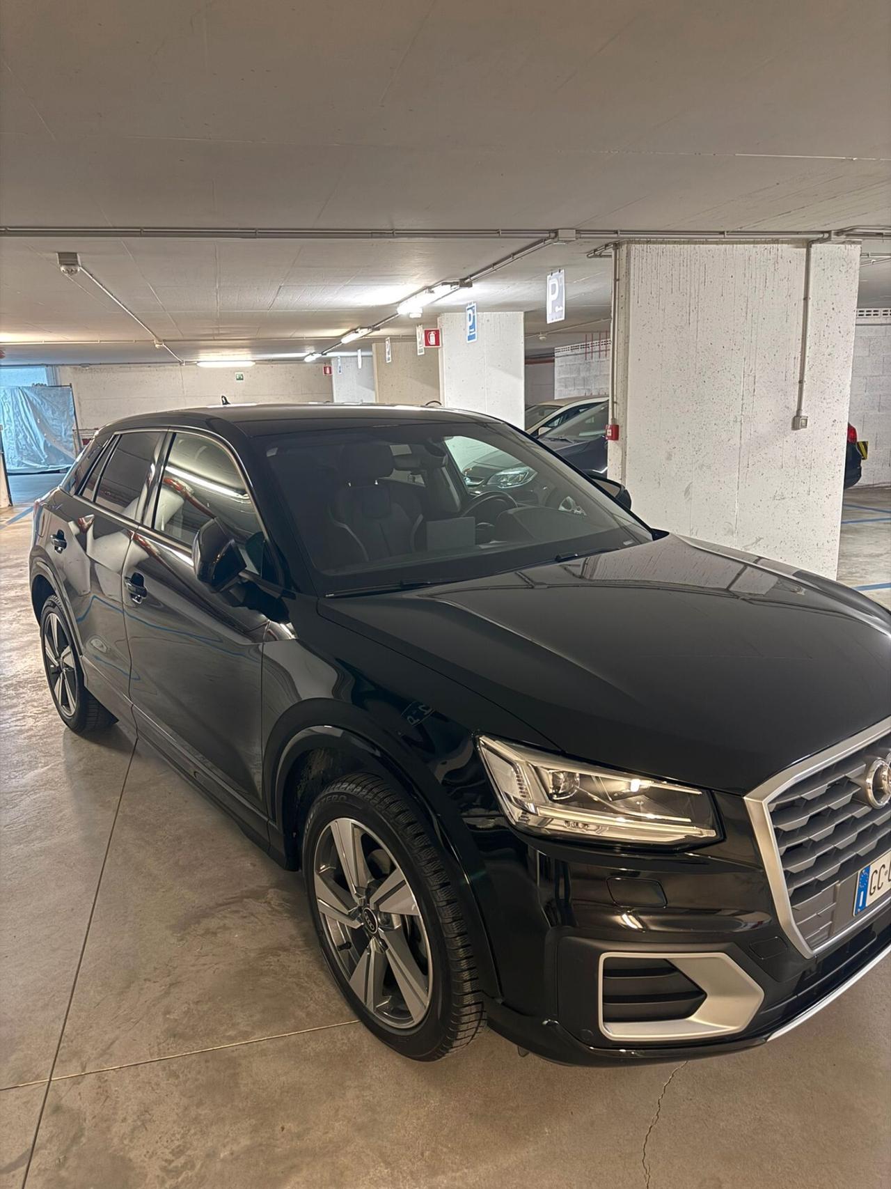 Audi Q2 35 TFSI Identity Black