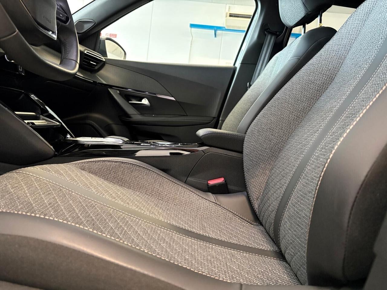 Peugeot 2008 ALLURE motore elettrico 156 CV 5 porte SPOTICAR