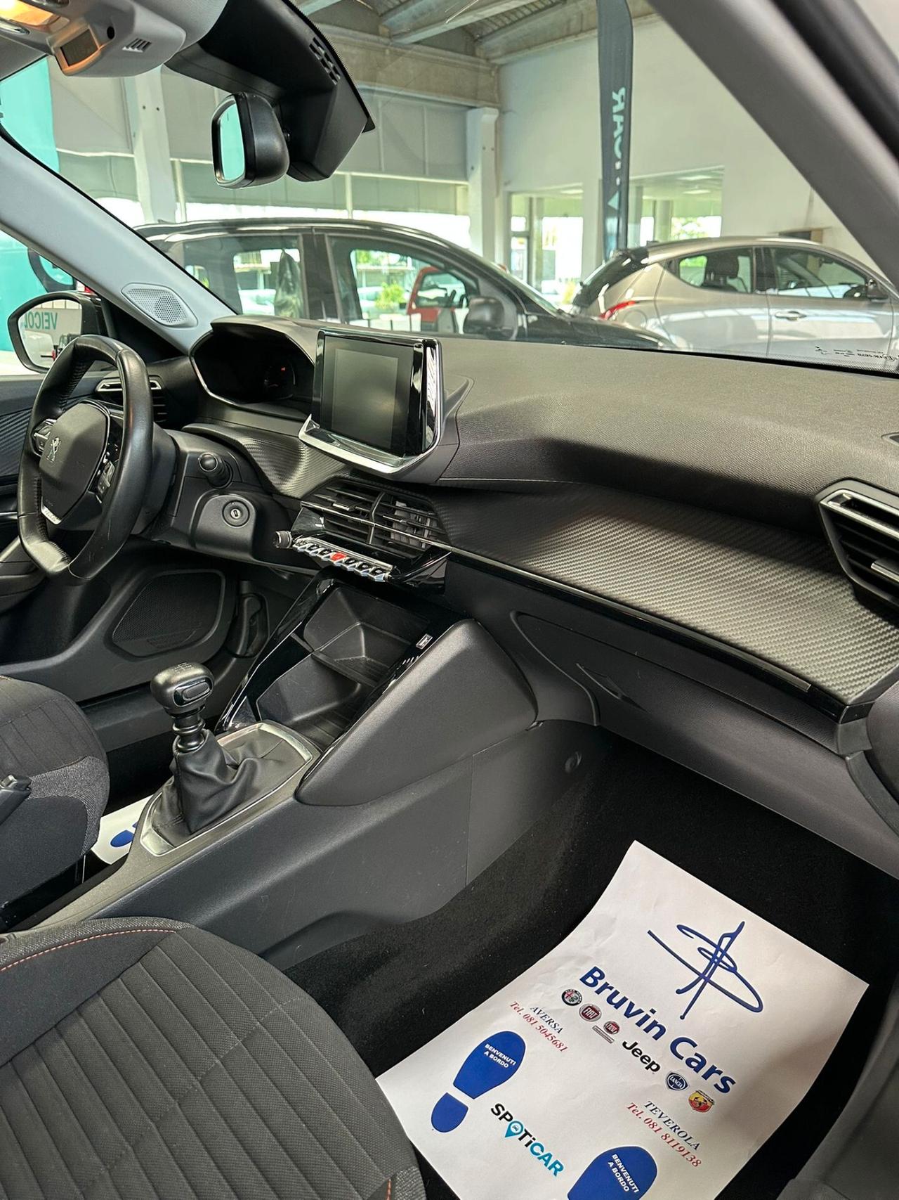 Peugeot 2008 1.2 PureTech 100 full optional