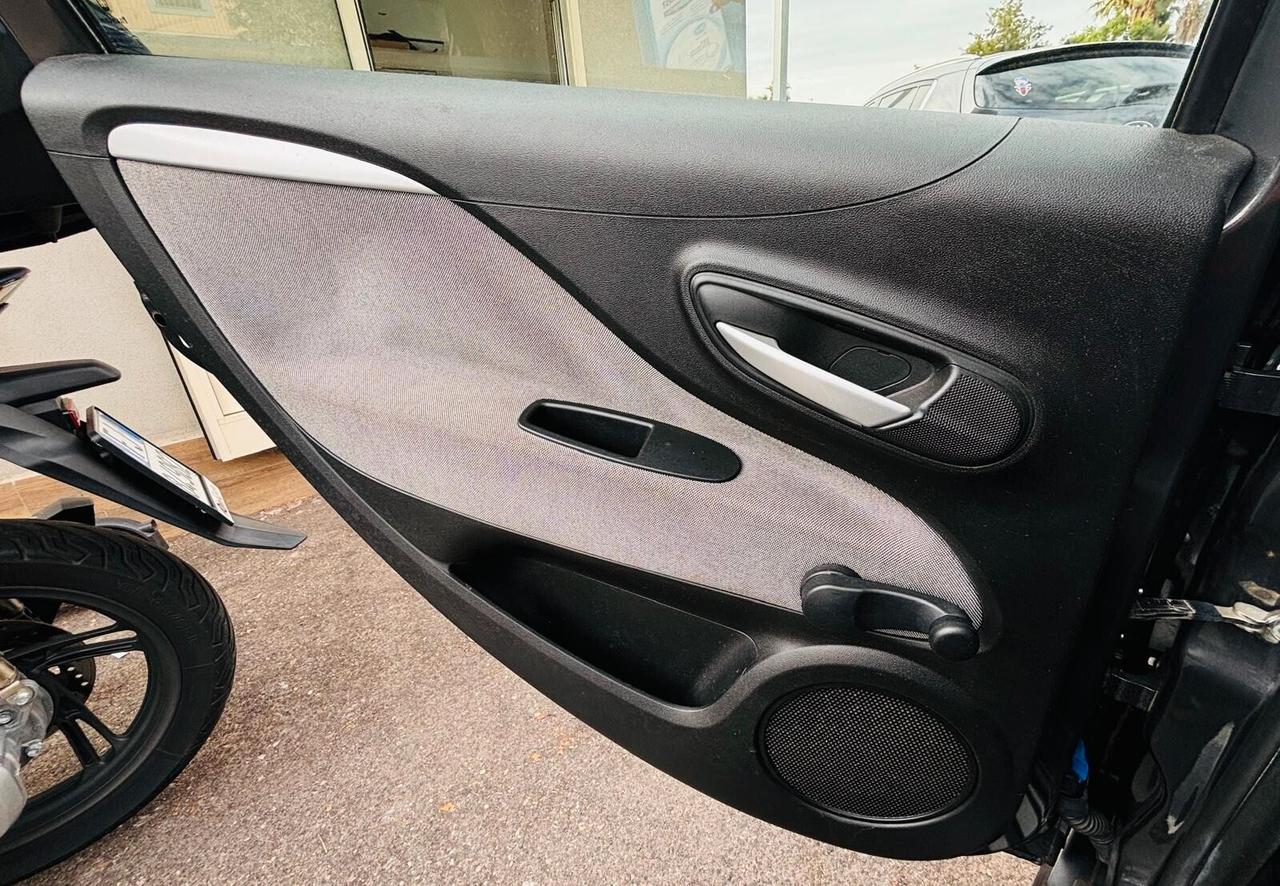 Punto 1.2 8v 5 porte lounge