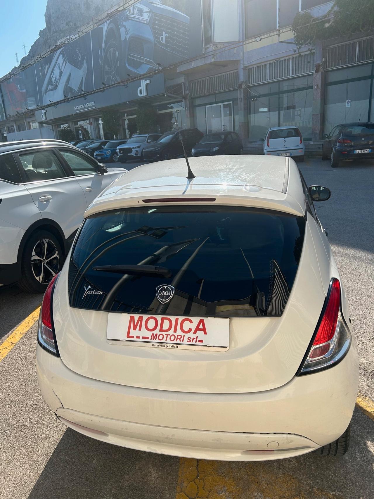 Lancia Ypsilon 1.2 69 CV 5 porte Benzina/GPL Ecochic Silver
