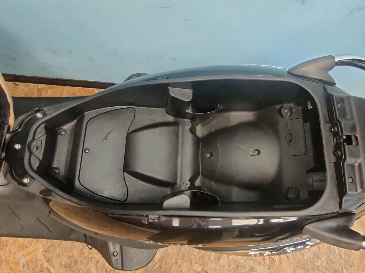 Piaggio Beverly Cruiser 500 con Akrapovic