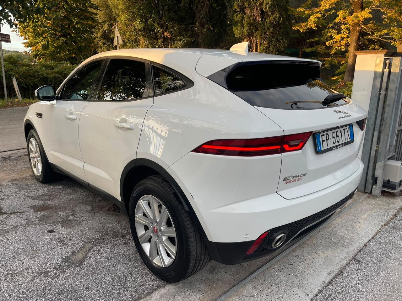 Jaguar E-Pace 2.0D 150 CV AWD aut. R-Dynamic HSE