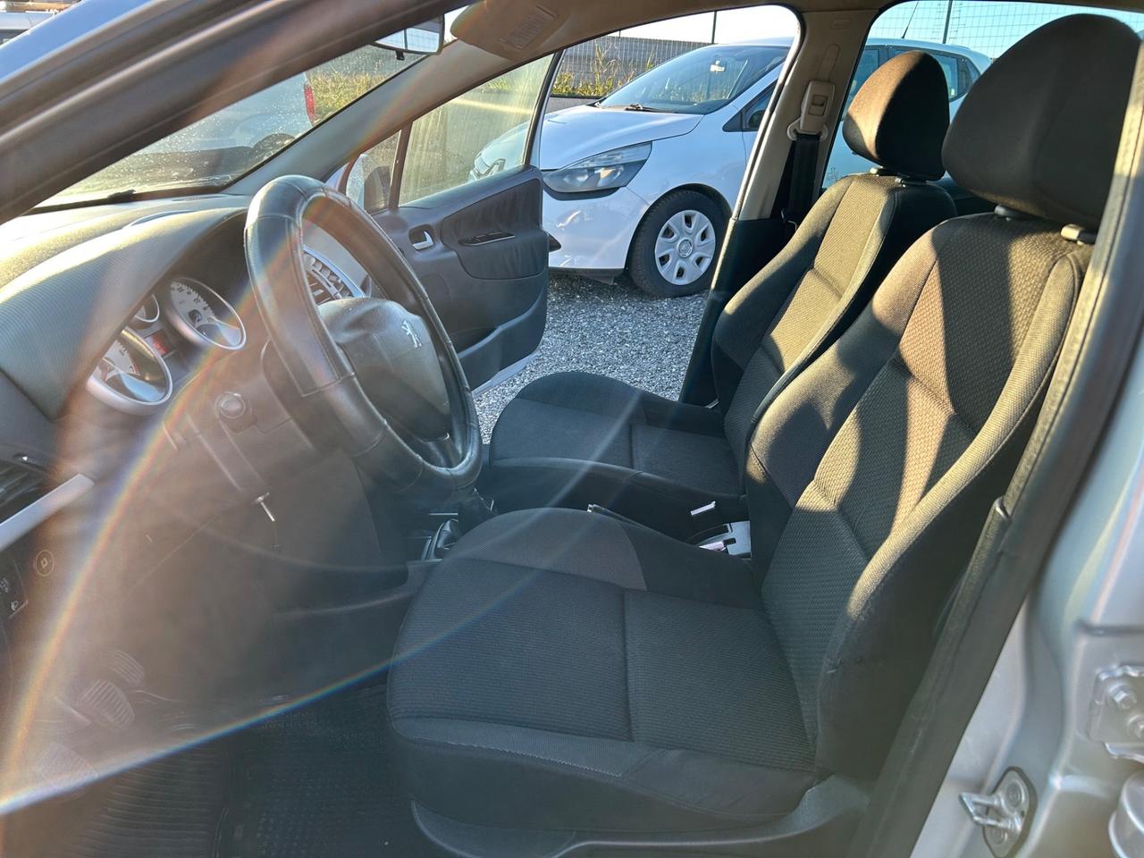 Peugeot 207 1.4 8V 75CV 5p. X Line GPL